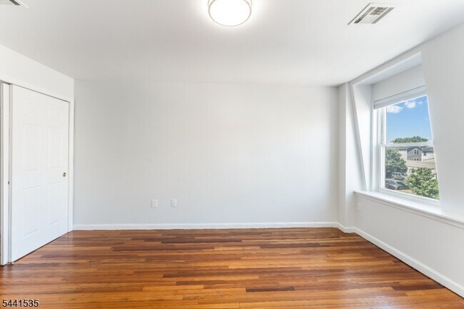 Building Photo - 83 1st St