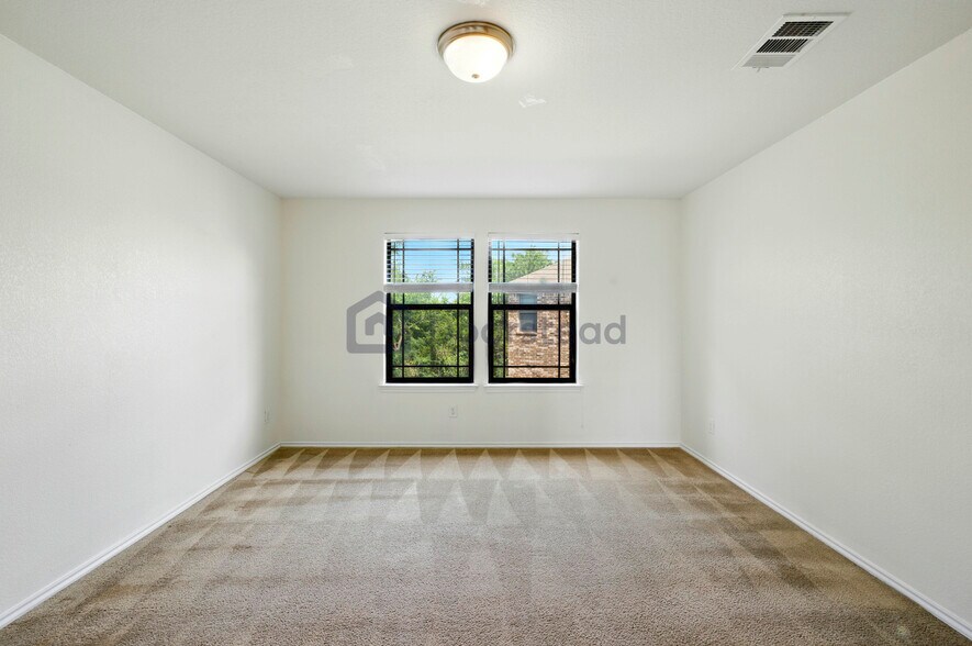 Building Photo - 920 Water Hyacinth Loop