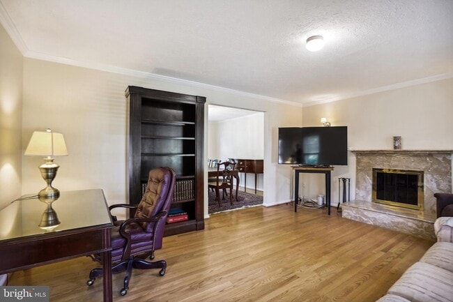Building Photo - 9708 Locust Hill Dr