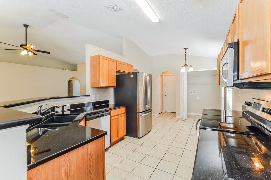 Building Photo - 5070 Silver Thistle Ln