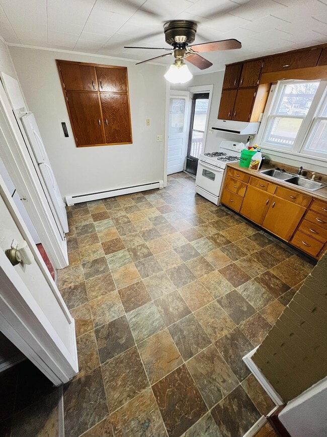 Building Photo - 407 Patterson St