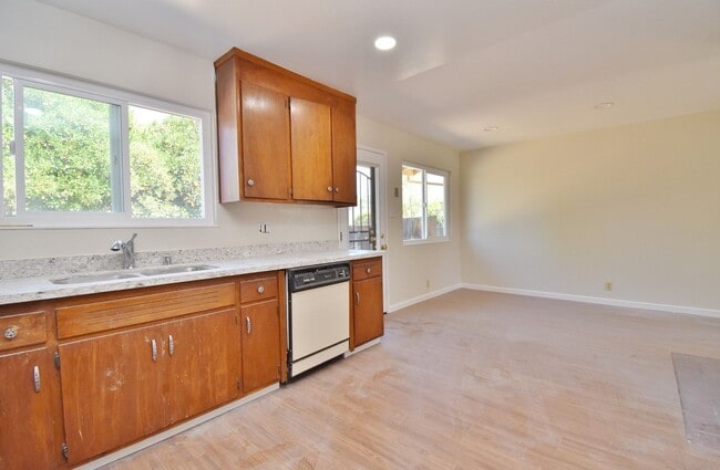 Building Photo - $3395 / 3 BR - NICELY REMODELED SUNDALE HO...