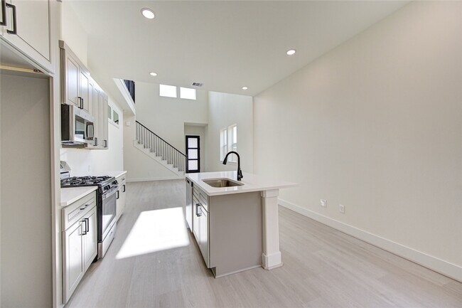 Building Photo - 4336 Avron Dr