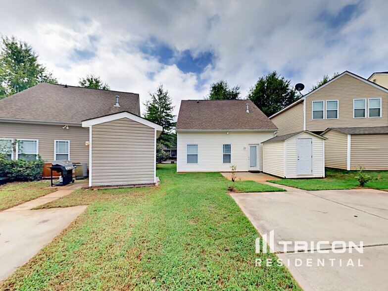 Building Photo - 9671 Mendenhall View Dr