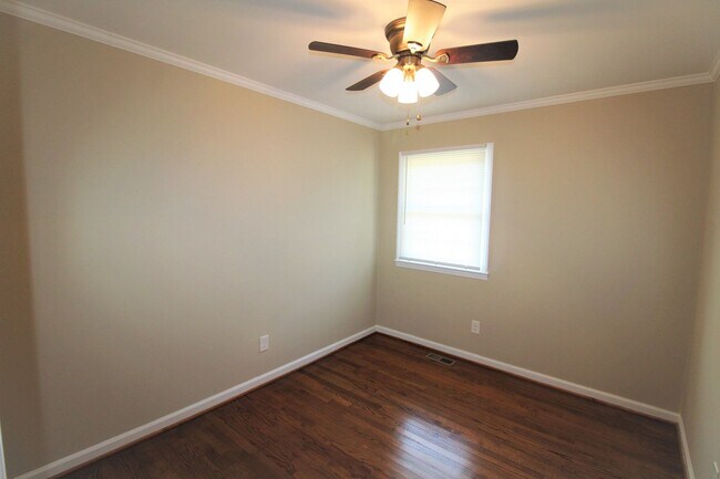 Building Photo - (Coming Soon) Cute 3 bedroom Brick Ranch in Unionville!