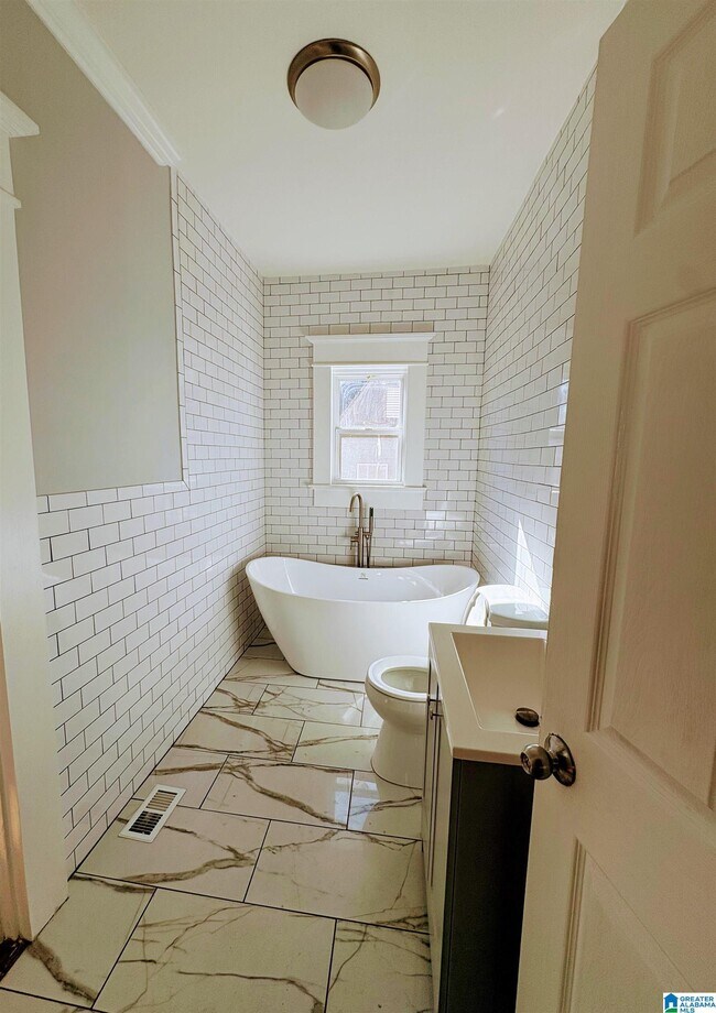 Building Photo - 7818 6th Ave S