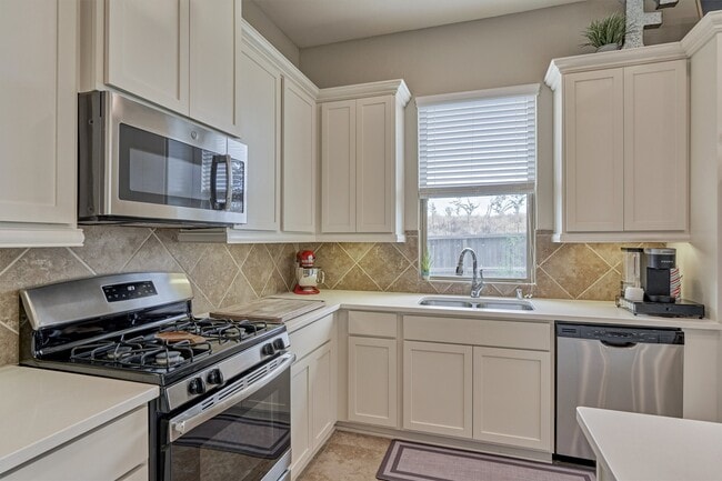 Building Photo - 207 Biltmore Loop