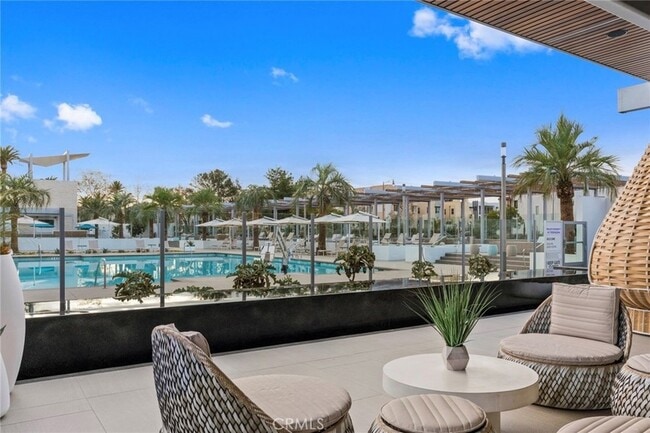 Building Photo - 123 Interval