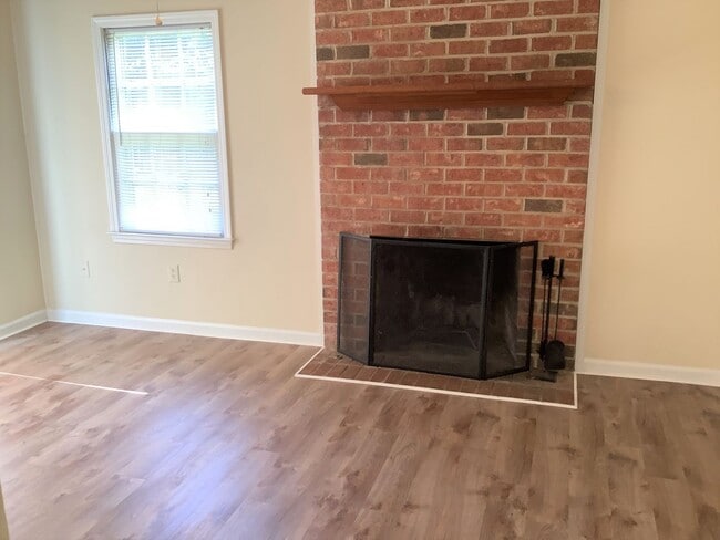 Building Photo - SLEEPY CREEK DR - 270/272