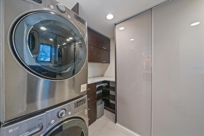 Building Photo - 3348 Old Oak Dr