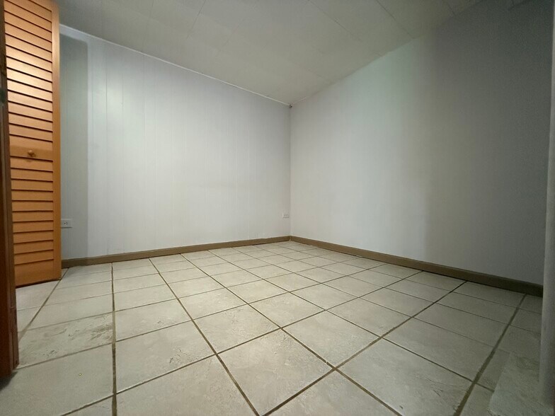 Building Photo - 4527 N Christiana Ave