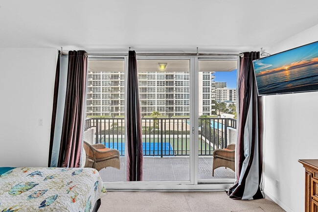 Building Photo - 525 N Ocean Blvd