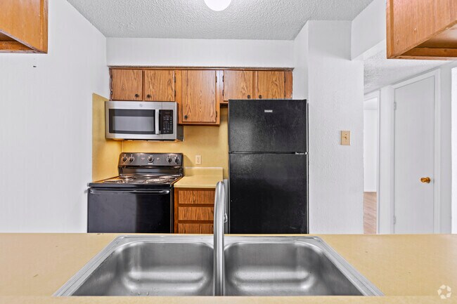 2BR, 1BA - 865SF - Kitchen - The Sullivan