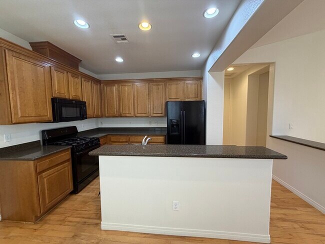 Building Photo - Carry Over Showing: This property has been shown before and will be rented to the first most qual...