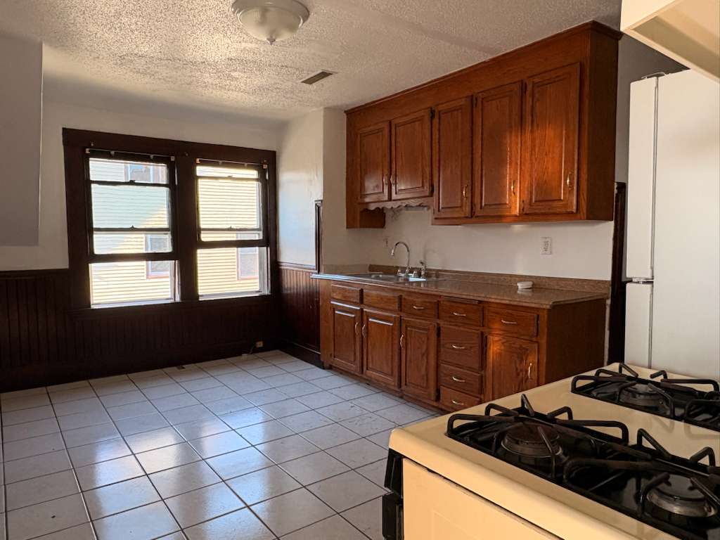 Building Photo - 331 Chestnut St