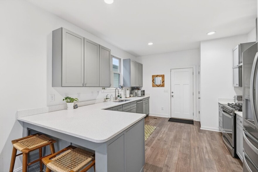 Building Photo - 927 Ramseur St