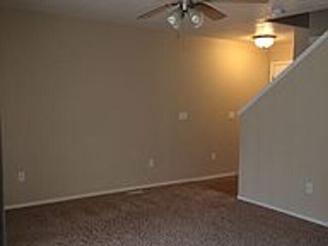 Building Photo - Comfort Meets Convenience in the Heart of Pullman