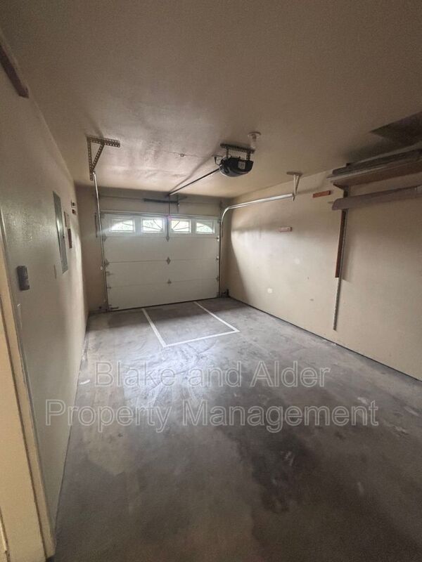 Building Photo - 7012 SE 72nd Ave