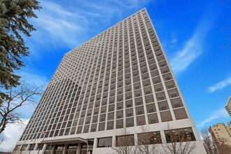 Building Photo - 4343 N Clarendon Ave