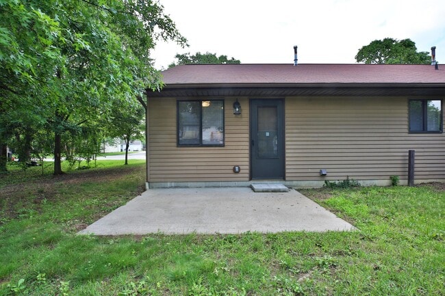 Building Photo - 914 Tradewind Dr