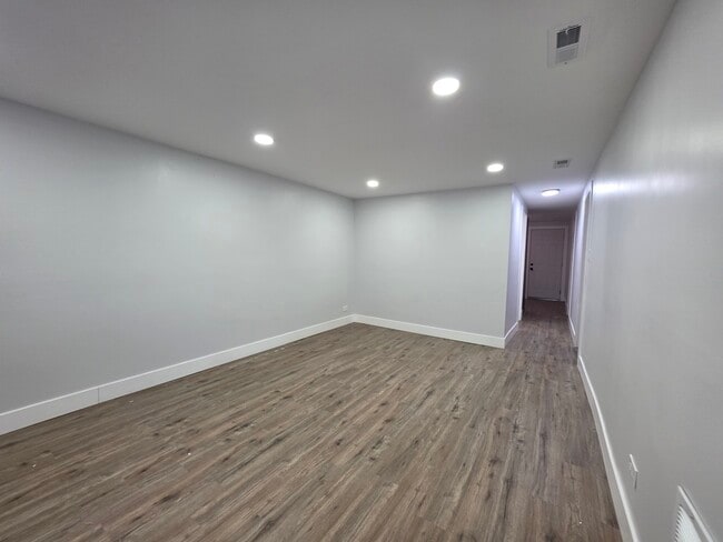 Building Photo - 1621 E 74th Pl