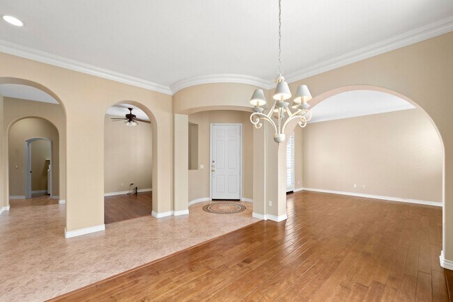Building Photo - Beautiful & Spacious Single Level Eastlake...