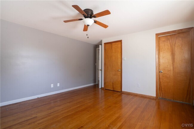 Building Photo - 916 Westwood Dr