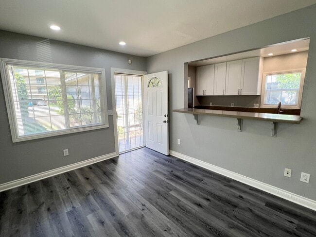 Building Photo - Beautiful Remodeled 1-Bedroom Cottage w/Central A/C and Parking in Hillcrest