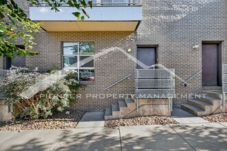 Building Photo - Stunning Condo with City Views and 2 Reser...