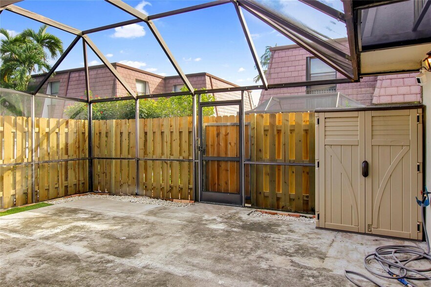 Building Photo - 7801 Courtyard Run W