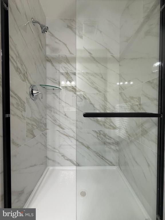 Building Photo - 6 Wosniak Ct