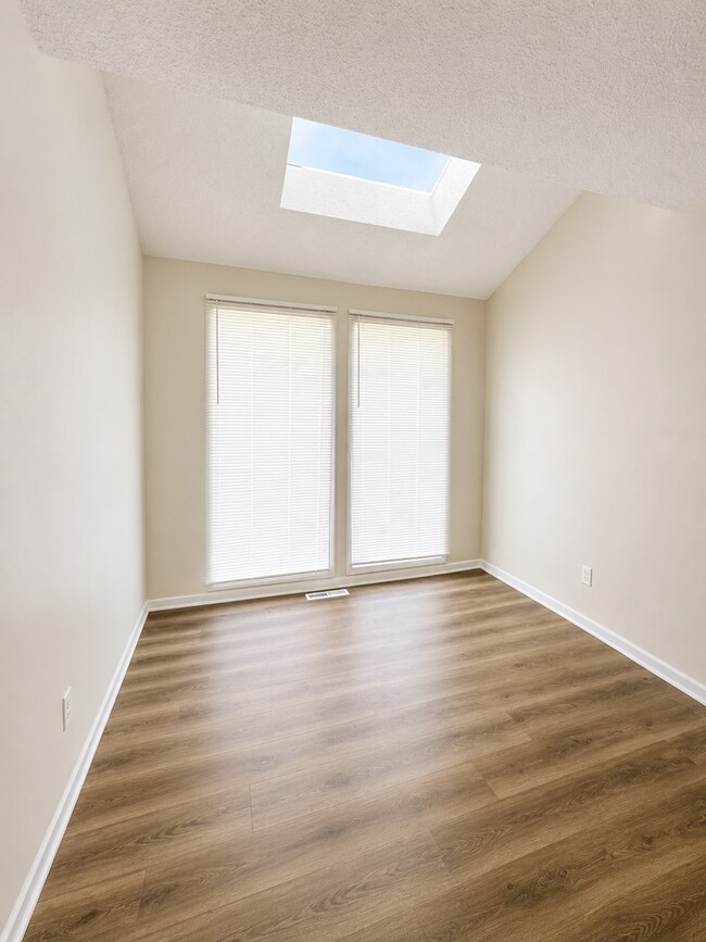 Building Photo - Spacious 3BR Duplex with Two Living Areas