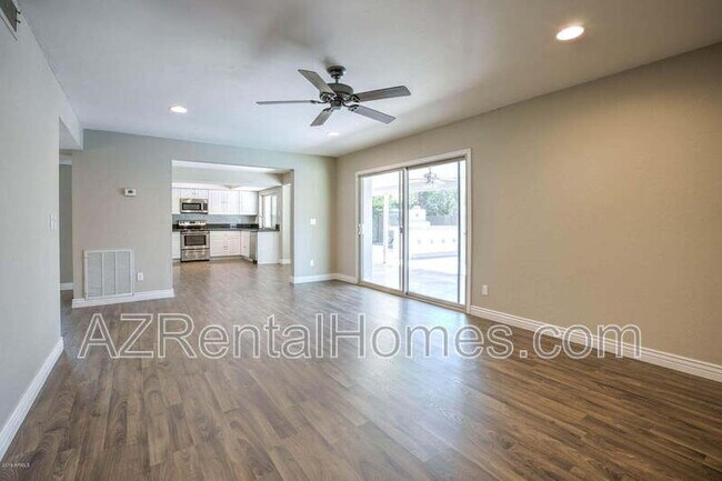 Building Photo - 1033 W Madero Ave