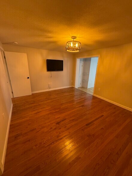 BR #2 - 52 Valley St