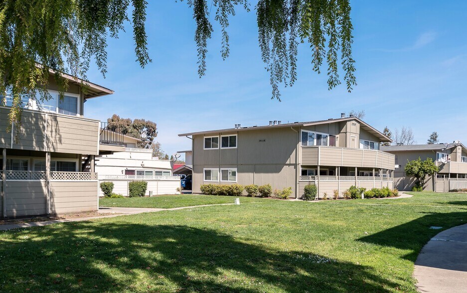 Building Photo - 4061 Park Center Ln