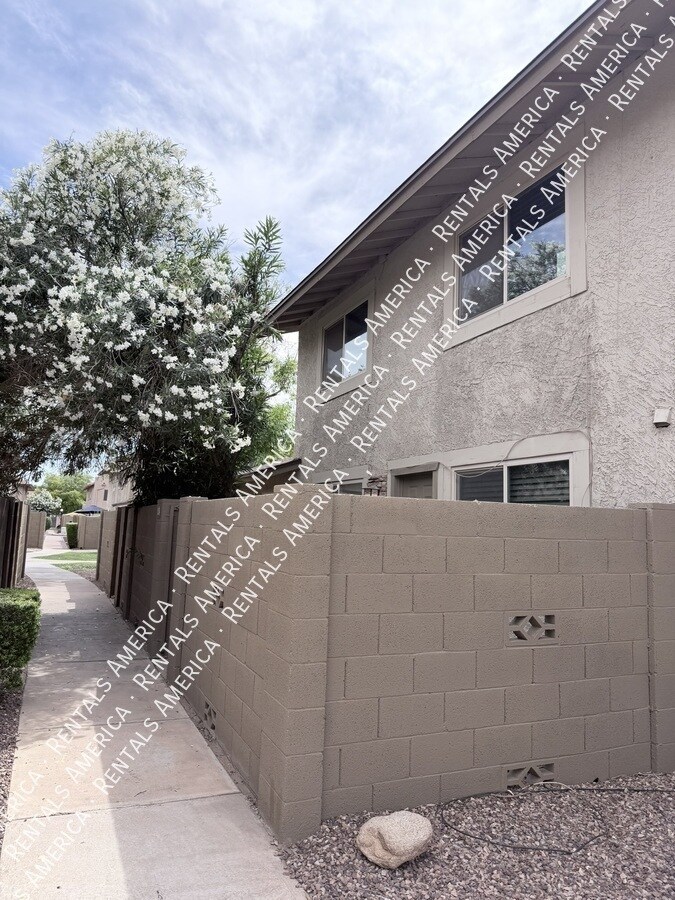 Building Photo - 1254 N 85th Pl