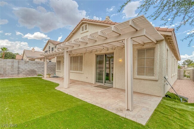 Building Photo - 417 Carlton Kay Pl