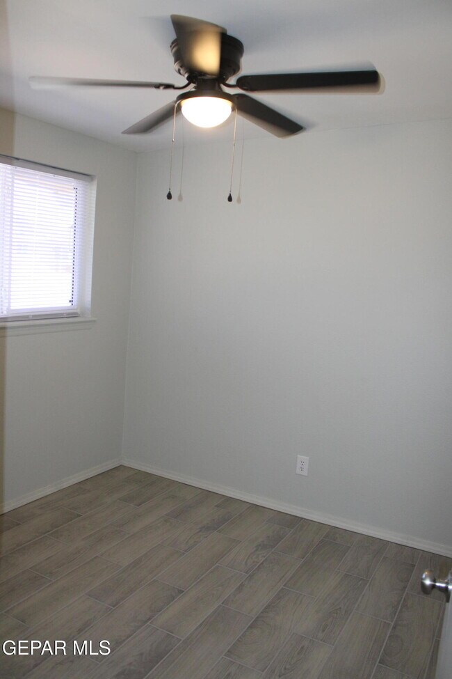 Building Photo - 10465 Omega Cir