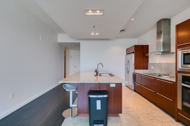 Building Photo - 4471 Dean Martin Dr
