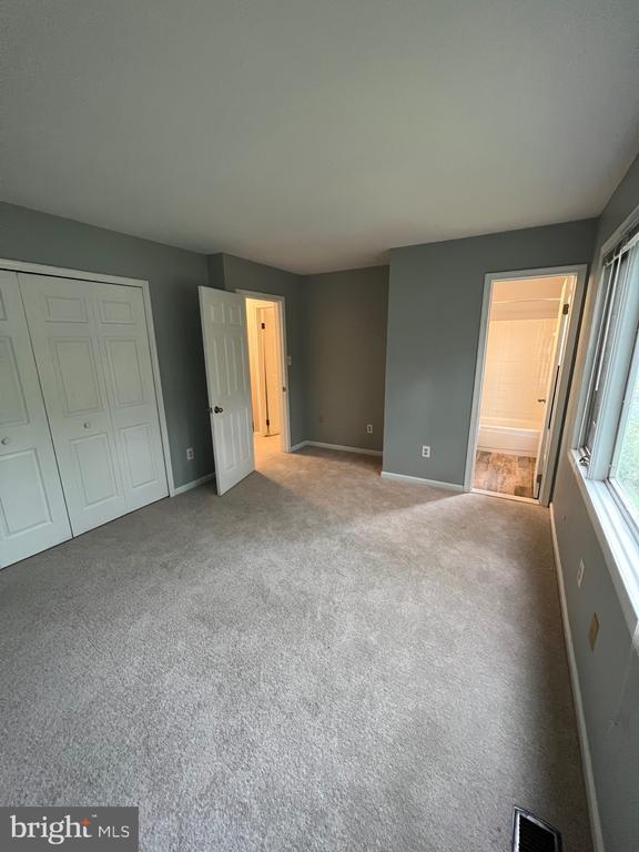 Building Photo - 9365 Tartan View Dr