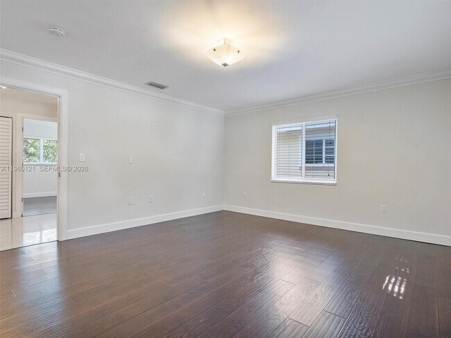 Building Photo - 5517 Sardinia St