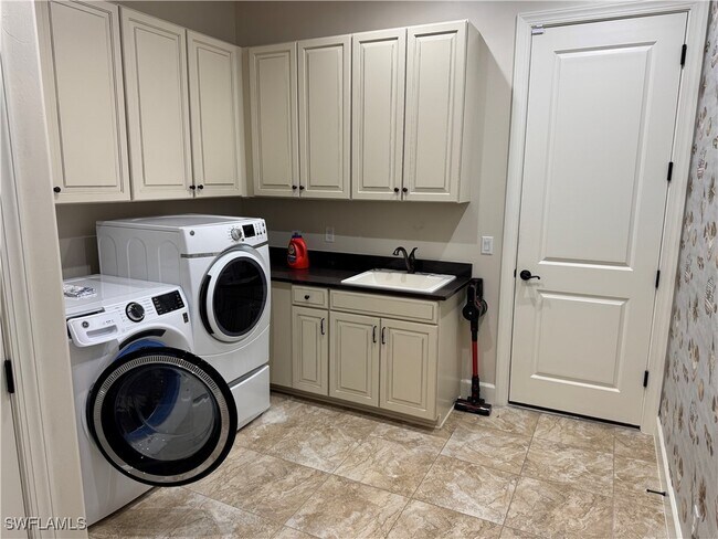 Building Photo - 9470 Galliano Ter