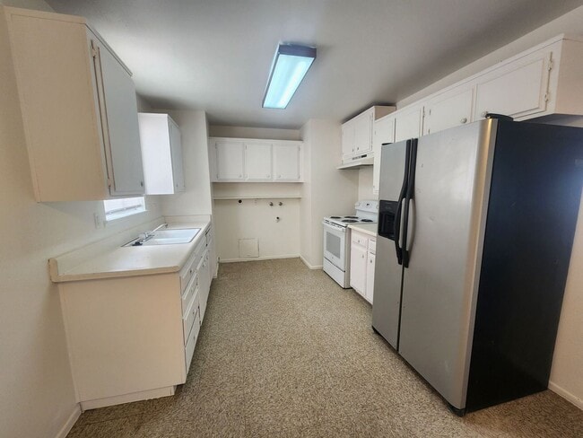Building Photo - 3 bedroom in Hansen Track