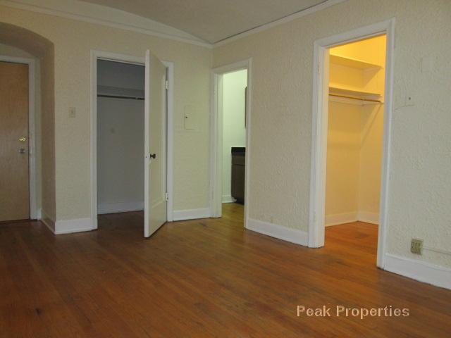 Primary Photo - 536 S Clark St