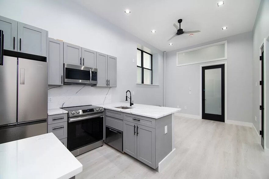 Building Photo - Large 1 bedroom with additional sleep loft