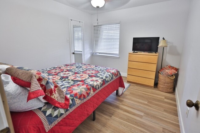 Building Photo - 16322 Southampton Dr