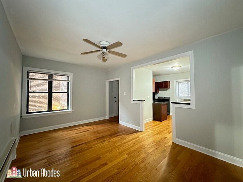 Building Photo - 3731 N Pine Grove Ave