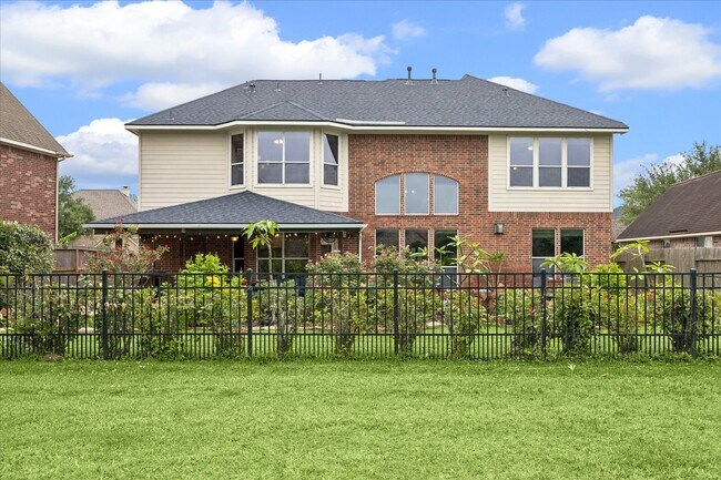 Building Photo - 1125 Shady Knoll Ln
