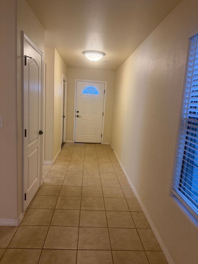 Building Photo - 1221 E 14th St