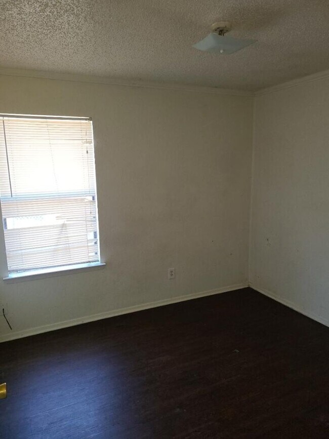 Building Photo - 5021-5023 Vinson St